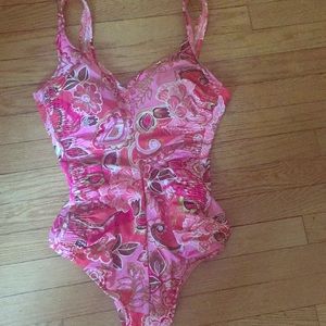 1 pc swimsuit.